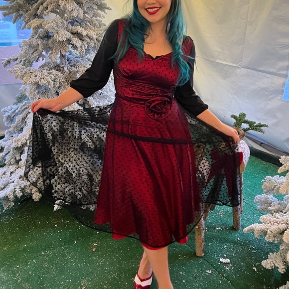 Elegant Red and Black Polka Dot Pinup Girl 50s style Dress - Picture 8 of 9